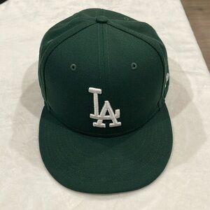Los Angeles Dodgers Hat Fitted 7 1/2 baseball cap, forest green, used.